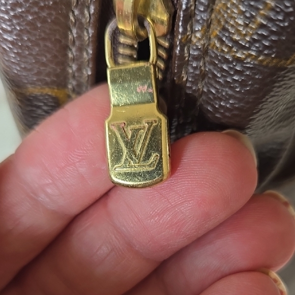 Louis Vuitton Brown Monogram Messenger Bag - Picture 3 of 14